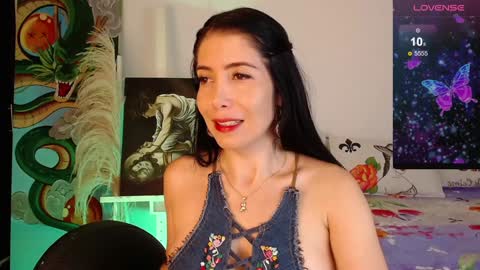 alma_art_ online show from December 19, 11:35 pm