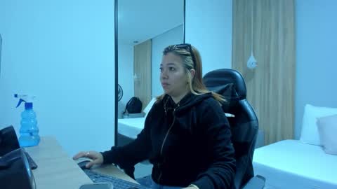 ALMA FENIX  online show from January 15, 12:25 pm