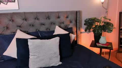 Mia online show from March 28, 1:56 pm