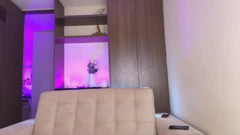 Alma Castillo online show from June 6, 2:39 am