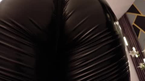 Snapshot of almma_ chatting on February 25, 10:09 pm ALMMA online show from February 25, 10:09 pm