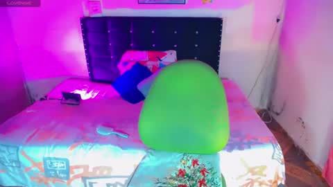 alondragill_ online show from July 3, 1:54 am