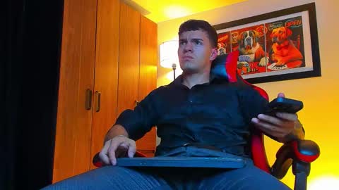 alpha_dominus_ online show from November 18, 4:37 am