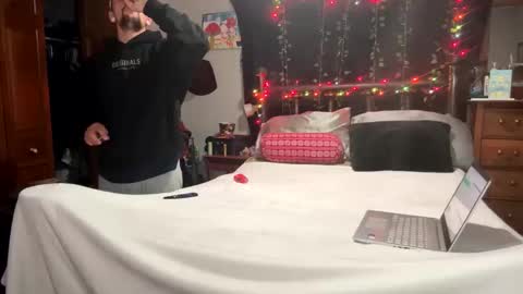 alphadomcole online show from December 17, 5:36 am