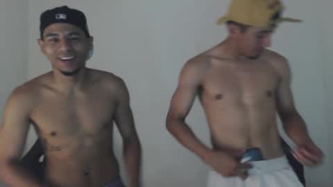 alphas_latins online show from May 7, 3:24 am