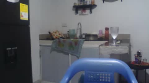 Snapshot of aly826805 chatting on September 16, 5:10 am analia online show from September 16, 5:10 am