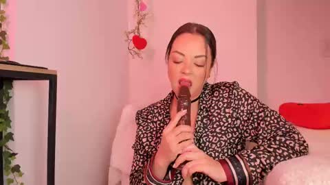 Snapshot of alyjonesoficiall_ chatting on February 15, 6:33 pm Aly Instg oficial alyjones Lush and Domi love toys are on online show from February 15, 6:33 pm