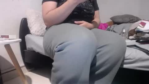 Alyn Maria online show from February 17, 1:59 am