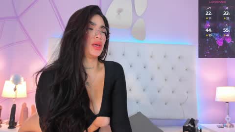 Snapshot of alyssa_vargas chatting on January 28, 1:59 pm alyssa online show from January 28, 1:59 pm