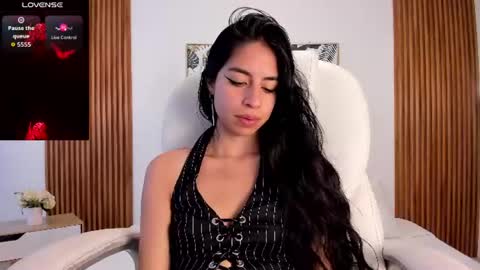 alyssabeauty_ online show from July 5, 7:10 pm