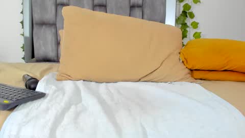 alyssia online show from October 4, 12:36 pm