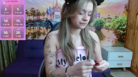 Alyy online show from February 19, 2:22 pm