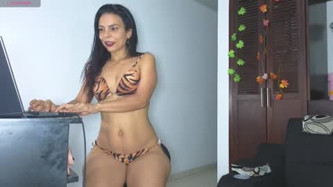 victoria milf online show from November 20, 7:33 pm