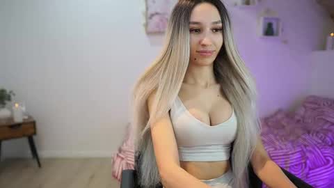 Snapshot of amai__liu chatting on February 25, 7:38 pm Amai Liu online show from February 25, 7:38 pm