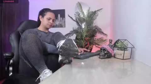 Snapshot of amaia_bushida chatting on February 20, 9:09 pm anny online show from February 20, 9:09 pm