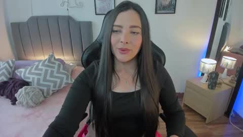 Hi Im AmaiaHelp me reach 100 likes online show from November 17, 7:49 pm