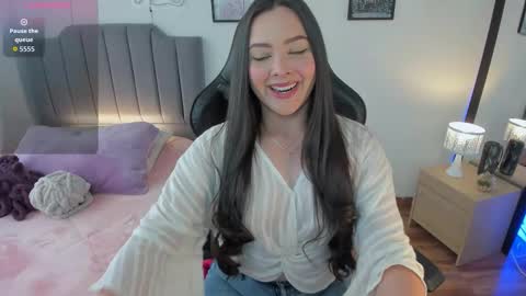 Hi Im AmaiaHelp me reach 100 likes online show from November 24, 7:34 pm