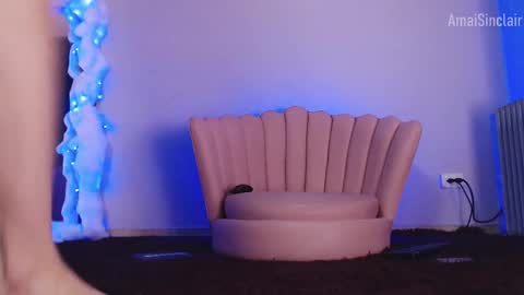 Amai  Sinclair  online show from September 21, 7:01 am