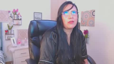 Snapshot of amalia_brunette chatting on January 14, 11:16 pm AMALIA online show from January 14, 11:16 pm
