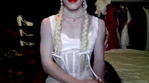 Amalie online show from October 9, 8:25 pm