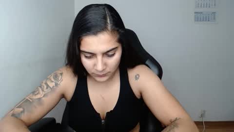 The queen of the biceps  online show from December 2, 1:04 am