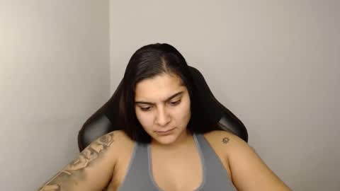Snapshot of amanda5star chatting on January 17, 2:50 am The queen of the biceps online show from January 17, 2:50 am