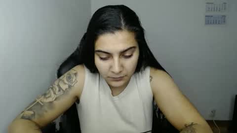 The queen of the biceps  online show from January 15, 8:06 pm