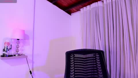 Snapshot of amanda_26 chatting on March 11, 12:54 am Luisa online show from March 11, 12:54 am