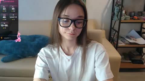 Snapshot of amaneli chatting on December 20, 9:11 am Mila online show from December 20, 9:11 am