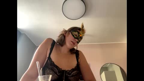 Amara Elise online show from January 26, 2:30 pm