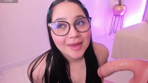 Snapshot of amaraevanss_ chatting on February 11, 6:33 pm Amara online show from February 11, 6:33 pm