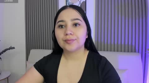 Snapshot of amaraevanss_ chatting on February 12, 12:12 pm Amara online show from February 12, 12:12 pm