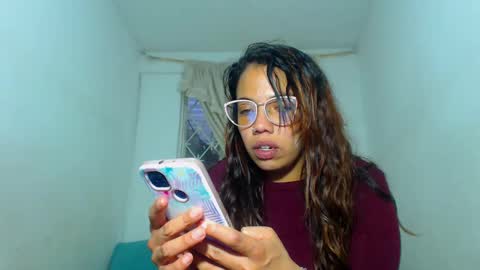 Snapshot of amararoberts08 chatting on December 7, 10:01 pm Amara Julia online show from December 7, 10:01 pm