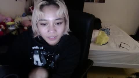 leash online show from December 26, 6:30 am