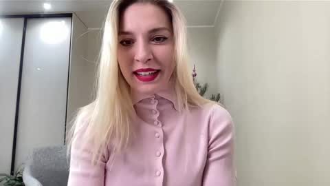 Snapshot of amazingkelly chatting on January 4, 9:54 am Kelly online show from January 4, 9:54 am
