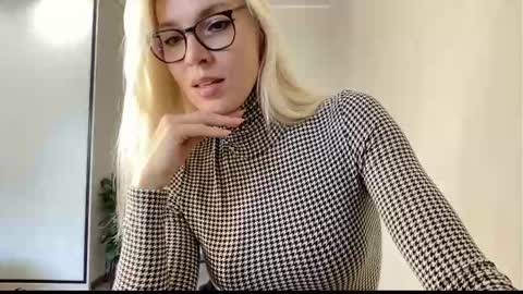 Kelly online show from May 8, 8:31 am