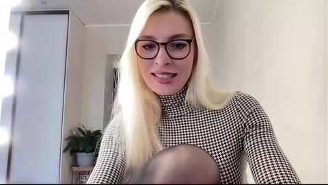 Kelly online show from March 17, 10:31 am