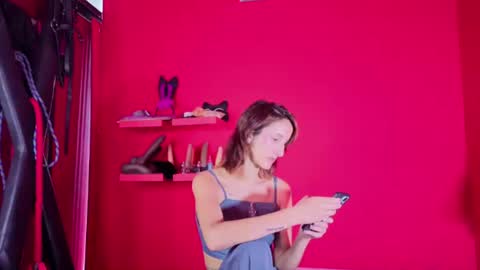 ambar_roux1 online show from October 29, 1:46 pm