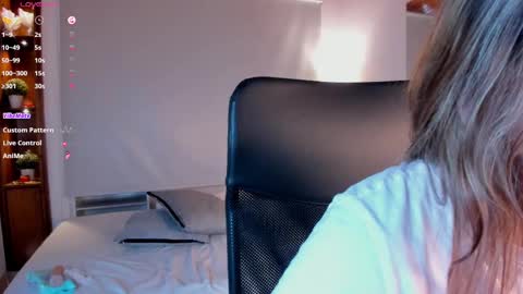 Snapshot of ambarcarter chatting on February 13, 6:15 pm Ambar Everyday From 0530 to 1430 Col Time online show from February 13, 6:15 pm