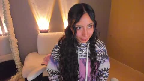 Snapshot of amber_curly chatting on February 20, 10:48 pm amber_curly online show from February 20, 10:48 pm