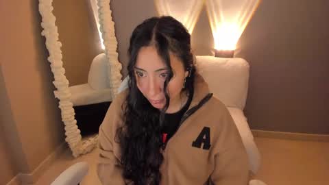 Snapshot of amber_curly chatting on February 27, 12:25 am amber_curly online show from February 27, 12:25 am