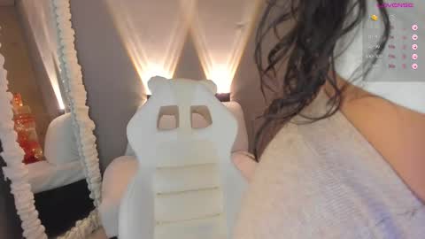 Snapshot of amber_curly chatting on December 16, 4:49 pm amber_curly online show from December 16, 4:49 pm