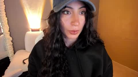Snapshot of amber_curly chatting on March 1, 4:00 pm amber_curly online show from March 1, 4:00 pm