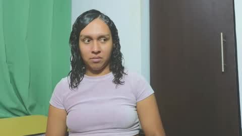 Snapshot of amber_lee20 chatting on December 3, 10:12 pm LUISA online show from December 3, 10:12 pm
