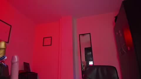 Snapshot of amber_smith20 chatting on January 25, 1:32 am find me here --- online show from January 25, 1:32 am