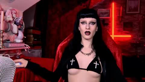 DEMONESS AMBER 666 online show from January 11, 5:24 am