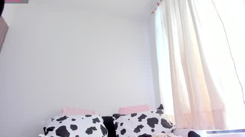 Amber online show from February 3, 4:52 pm