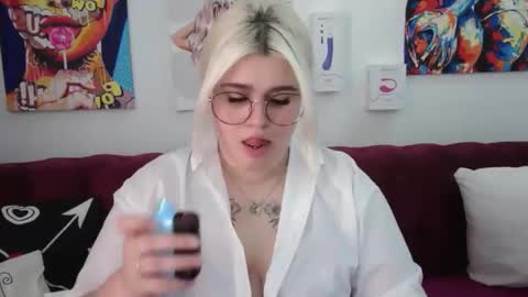 Amber online show from September 18, 3:32 am