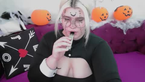 Amber online show from October 31, 5:08 am