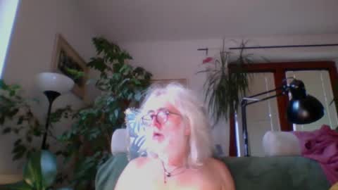Snapshot of amberr11 chatting on December 19, 12:45 pm Amberr11 online show from December 19, 12:45 pm